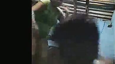 जींस उतारकर झोंपड़ी में चुदी लड़की