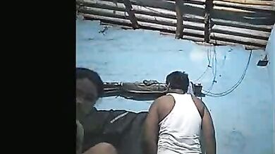 जींस उतारकर झोंपड़ी में चुदी लड़की