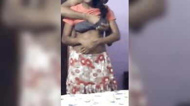 प्रेग्नेंट बीवी पर बरसाया प्यार