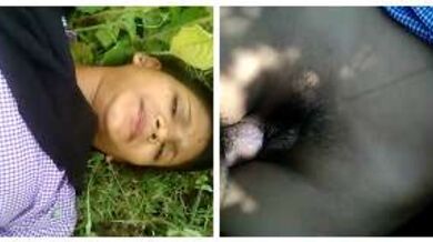 घांस पर लिटाकर चोदी गर्लफ्रेंड की बुर