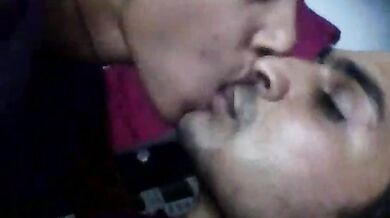 किस कर के चुद्वाती हुई लड़की