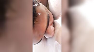 बुटलेगर और देसी भाभी ने नदी में सेक्स किया