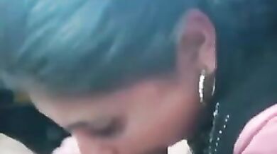 इंडियन लड़की ने बॉस का लंड चूसा कार के अंदर