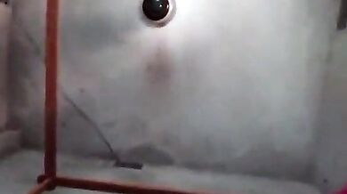 सहेली को बुर में ककड़ी डालकर हस्तमैथून करना ऑनलाइन सिखाती लड़की