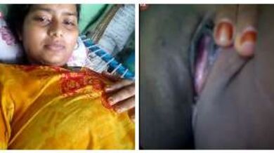 प्रेमी के लिए बूब्स और चूत खोलकर दिखाती देहाती प्रेमिका