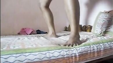 कामवाली को उठाकर चोदा