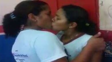 क्लास में लड़कियों का लेस्बियन रोमांस