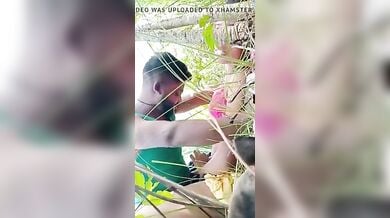 लफंगे ने छुईमुई बंगाली भाभी को पटाकर झाड़ियों में चोदा