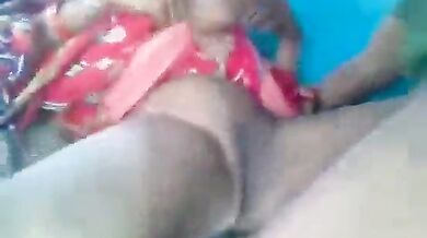 ड्रायवर ने रंडी को ट्रक में चोदा