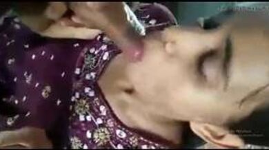 लड़के ने गर्लफ्रैंड से लंड चुसवाकर उसकी चूत थूक लगाकर चोदी