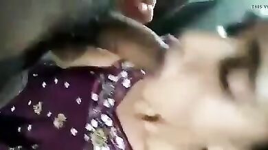 लड़के ने गर्लफ्रैंड से लंड चुसवाकर उसकी चूत थूक लगाकर चोदी