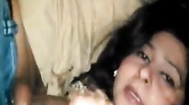 पाकिस्तानी बाजी ने कार में लंड चूस के चिकना किया