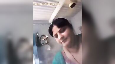 वेबकैम पर भोसडा दिखाया मच्योर देसी आंटी ने