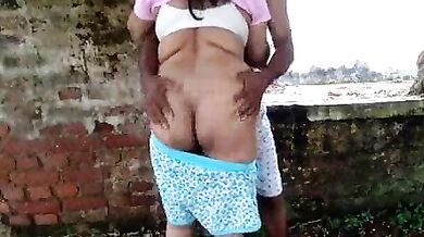 क्रेजी देसी कपल की गोवा के खंडर में चुदाई