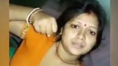 सेक्सी रीना भाभी को पडोसी ने चोदा रात में