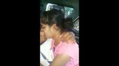 मराठी लड़की ने कार में चूसा लंड