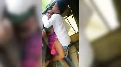 जवान लौंडे ने रंडी बिहारी आंटी चोदी