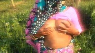 विलेज भाभी खेत में चुदी