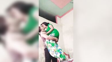 ममेरी बहना को गोदी में उठाकर किसिंग रोमांस करता भाई