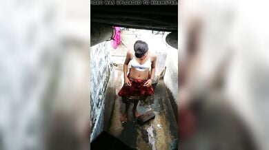 देहाती साली का नंगा बाथरूम वीडियो बनाया