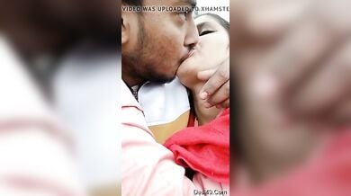 कॉलेज लवबर्ड्स की पार्क में जबरदस्त हॉट फ्रेंच किसिंग