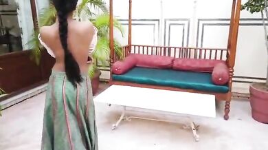 उन्नत स्तन पूनम पांडे का स्ट्रिपिंग डांस