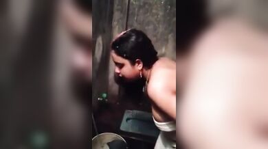 वीर्य से सना मुंहवाली इंडियन लड़की