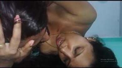 चुदने का कंट्रोल लेकर चुदती तमिल औरत