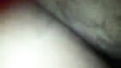 रमीला आंटी को ज़मीन पर लिटा कर चोदा