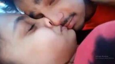 बिगड़ैल कॉलेज लवबर्ड्स का अलग अलग जगहों पर नंगानाच!