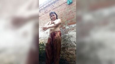 पड़ोसी दीदी ने बनाया बॉयफ्रेंड के लिए नंगा बाथरूम वीडियो