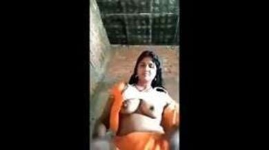 देहाती भाभी का बूब्स और चूत का प्रदर्शन