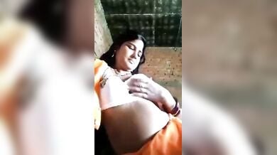 देहाती भाभी का बूब्स और चूत का प्रदर्शन