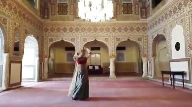 पूनम पांडे की हॉट उत्तेजक अदा