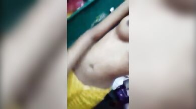 दुबली पतली लड़की का नंगा बदन