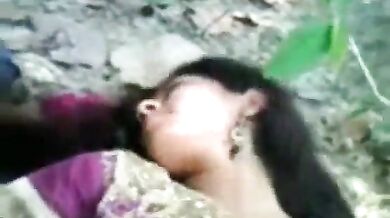 गांव की लड़की की जंगल में चुदाई
