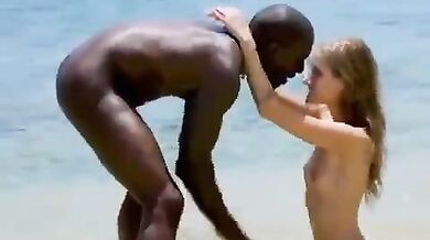 काले आदमी ने उठाकर चोदी दुबली लड़की