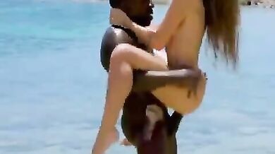 काले आदमी ने उठाकर चोदी दुबली लड़की