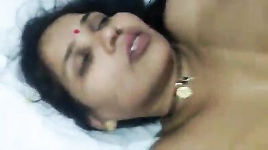 देसी पति पत्नी का उत्तेजक सम्भोग (हिंदी ऑडियो)