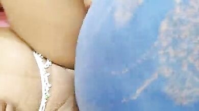 कामवाली को बीवी के कपडे पहना के चोदा