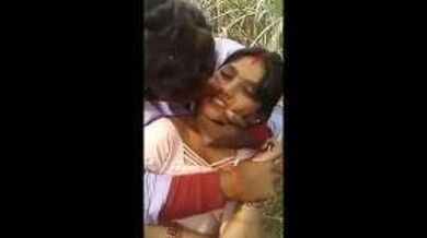 पैसो के खातिर बीवी पति के सामने चुदी