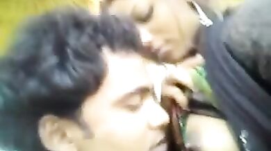 प्रेमी को चूचा चुसाती लड़की