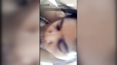 बिग बूब्स वाली गर्ल को बॉयफ्रेंड ने रूम पर लण्ड चुसाया