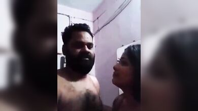 पति ने बनाया बीवी का नंगा बाथरूम विडिओ