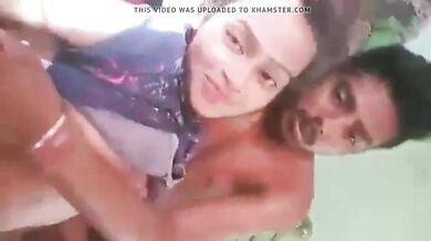 पतली कमर जीएफ की गांड के नीचे तकिया रख की चुदाई