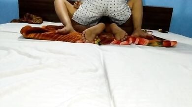 काली पैंटी से ढकी बड़ी गांड वाली बीवी