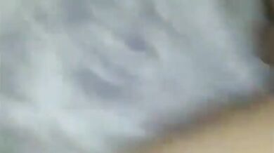 लंड पर लुब्रिकेंट डालकर मूठ मारी लड़की ने