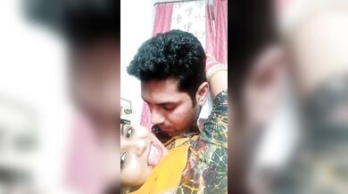 हस्बैंड वाइफ का हॉट फ्रेंच किस