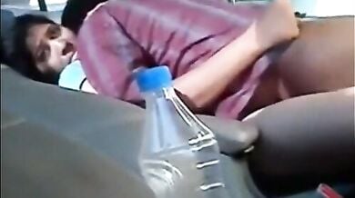 इंडियन कपल की कार में चुदाई