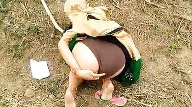 मामी ने रस्ते में प्यासी चूत में ऊँगली की